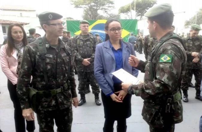 Secretária da Junta Militar de Iperó é homenageada em evento da 14ª CSM