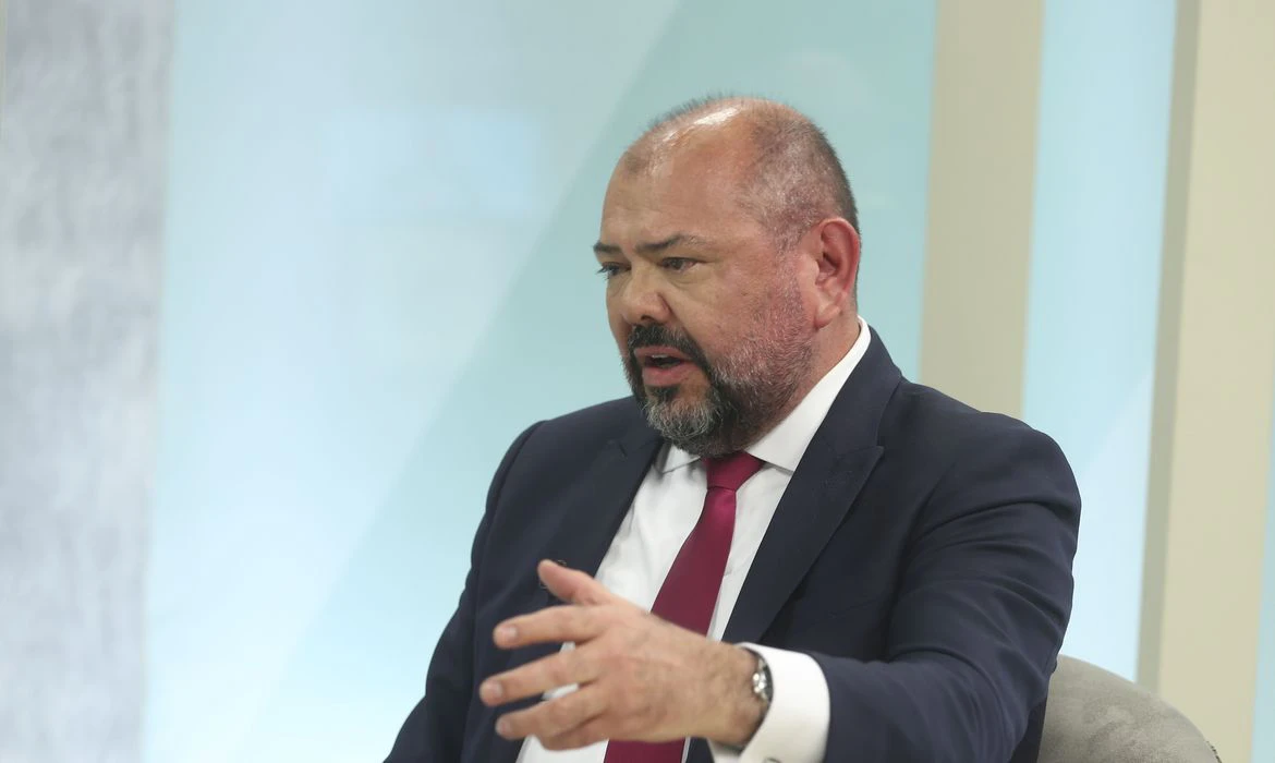 Caminhoneiros começam a receber benefício emergencial nesta terça