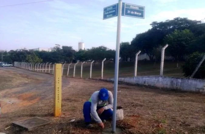Prefeitura instala novas placas no Distrito Industrial