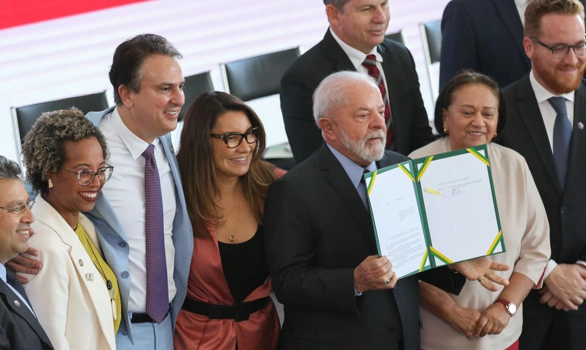 "Não se pode falar em meritocracia com educação desigual", diz Lula