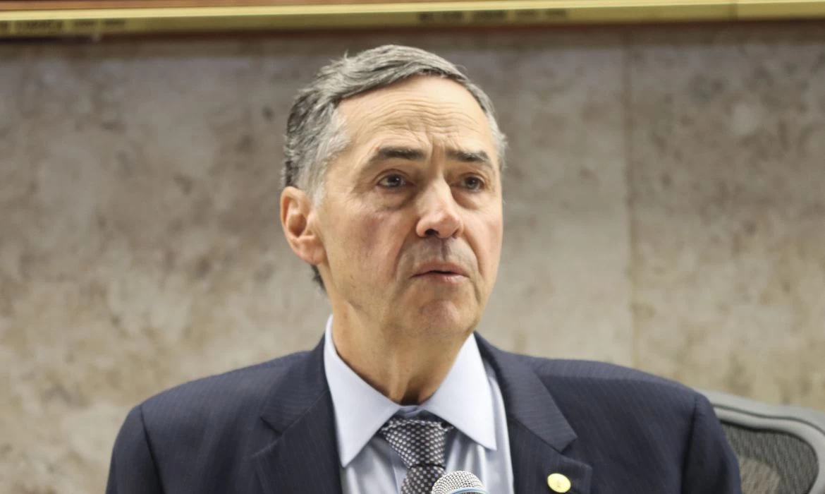 Poderes vivem “parceria”, diz Barroso nos 35 anos da Constituição