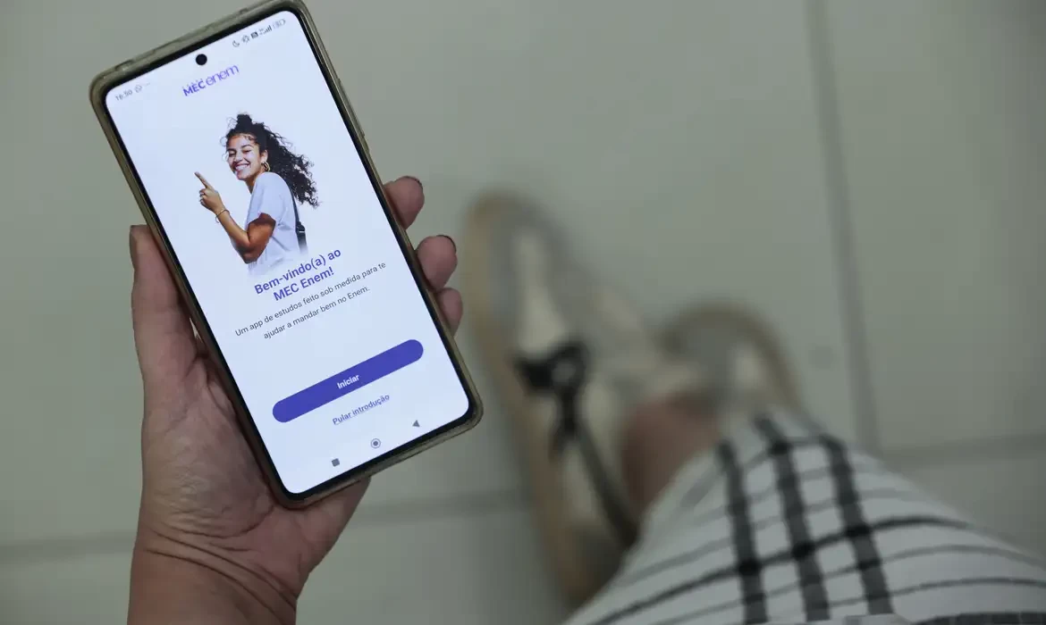 Participantes do Enem podem estudar por aplicativo do MEC