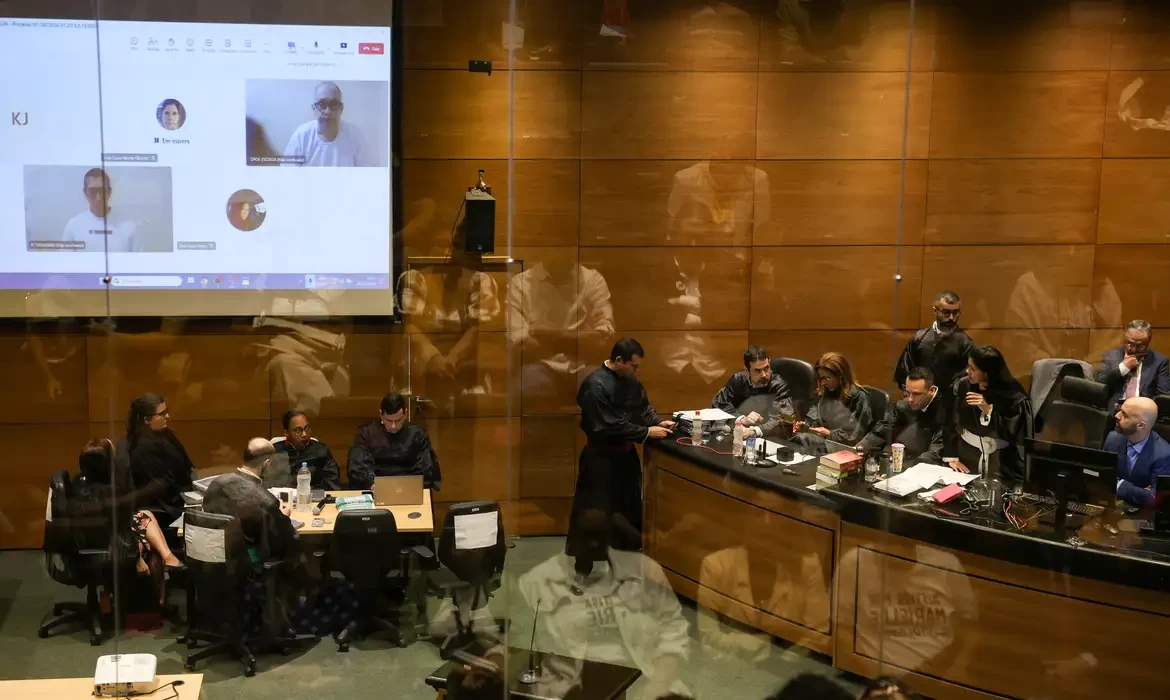 Ex-PM Ronnie Lessa é condenado a 90 anos de prisão por morte de casal