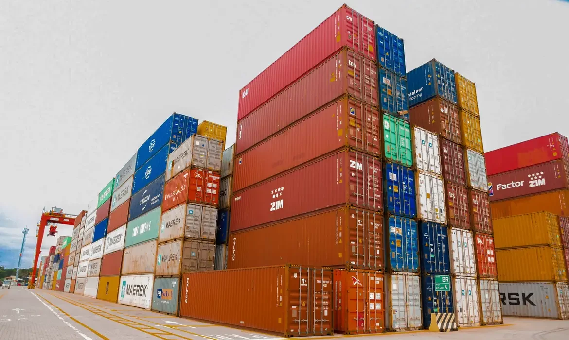 Centrais sindicais e patronais criticam tarifaço de Trump