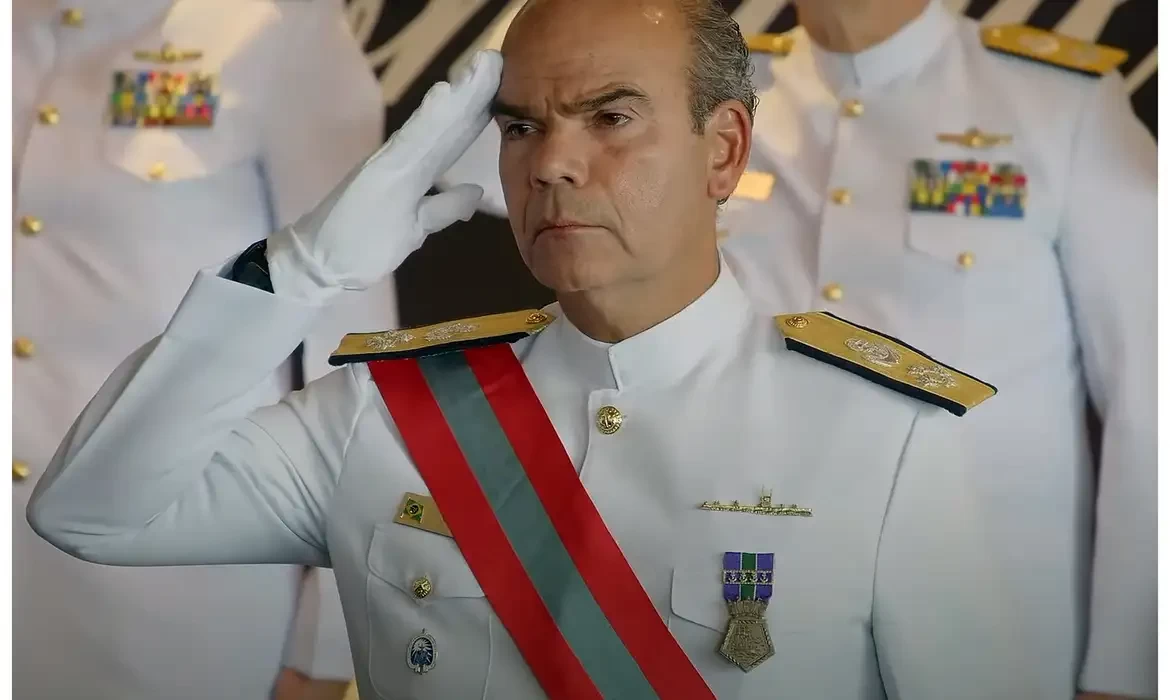 Comandante da Marinha nega mobilização de tropas para golpe