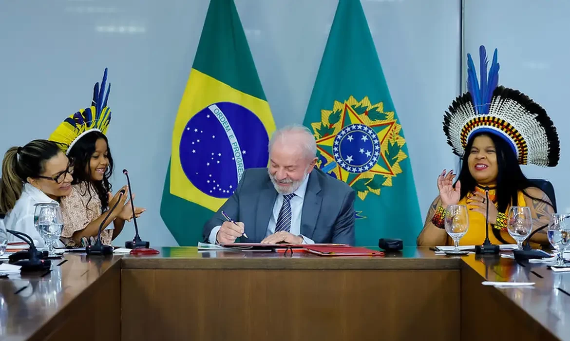 Lula homologa três novas terras indígenas no Ceará
