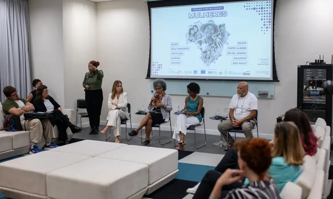 Sete em cada dez mulheres relatam já terem sofrido assédio, diz estudo