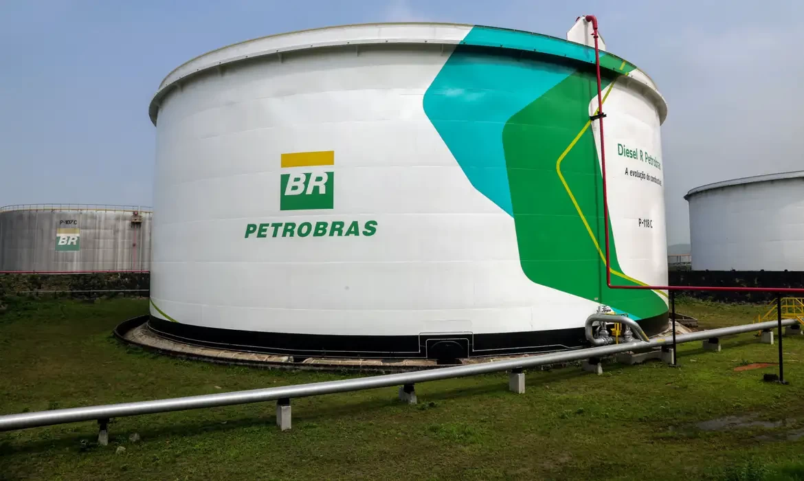 Petrobras reduz preço do diesel para as distribuidoras