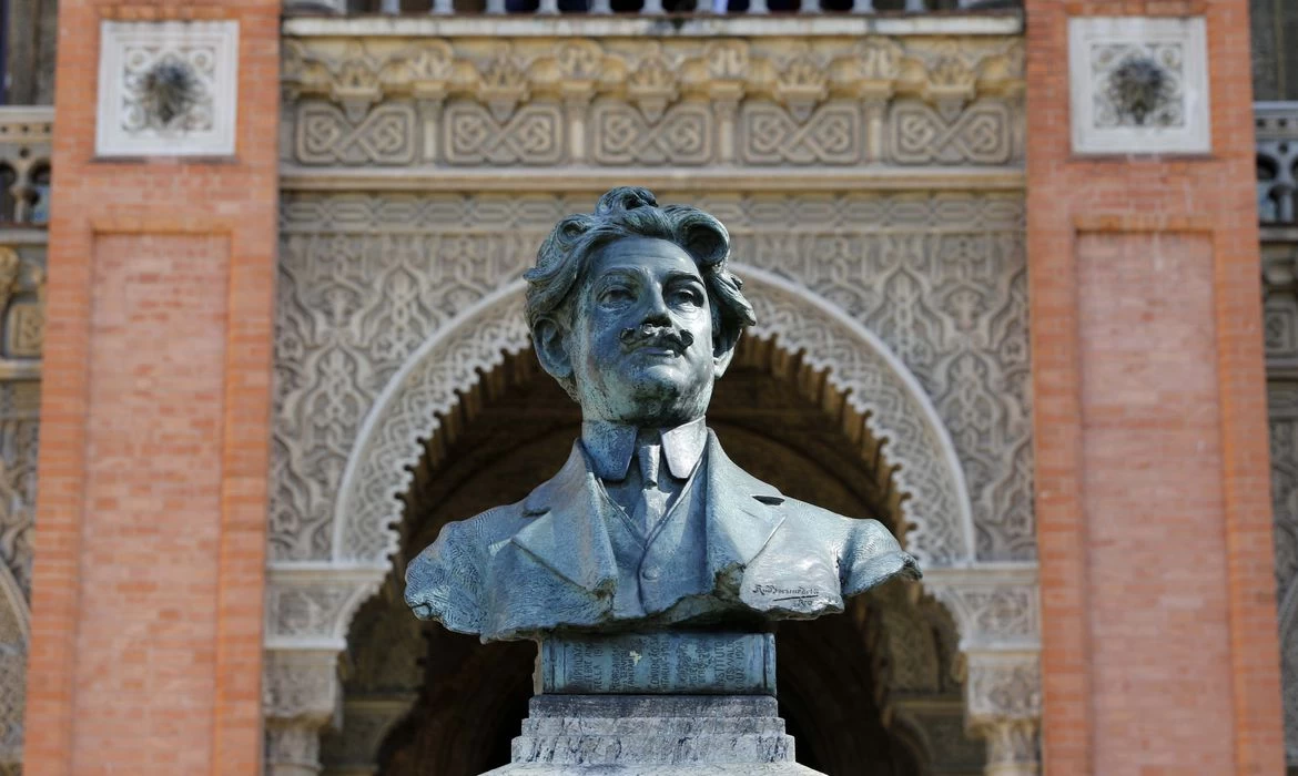 Fiocruz assina acordo para produzir medicamento para hepatite C