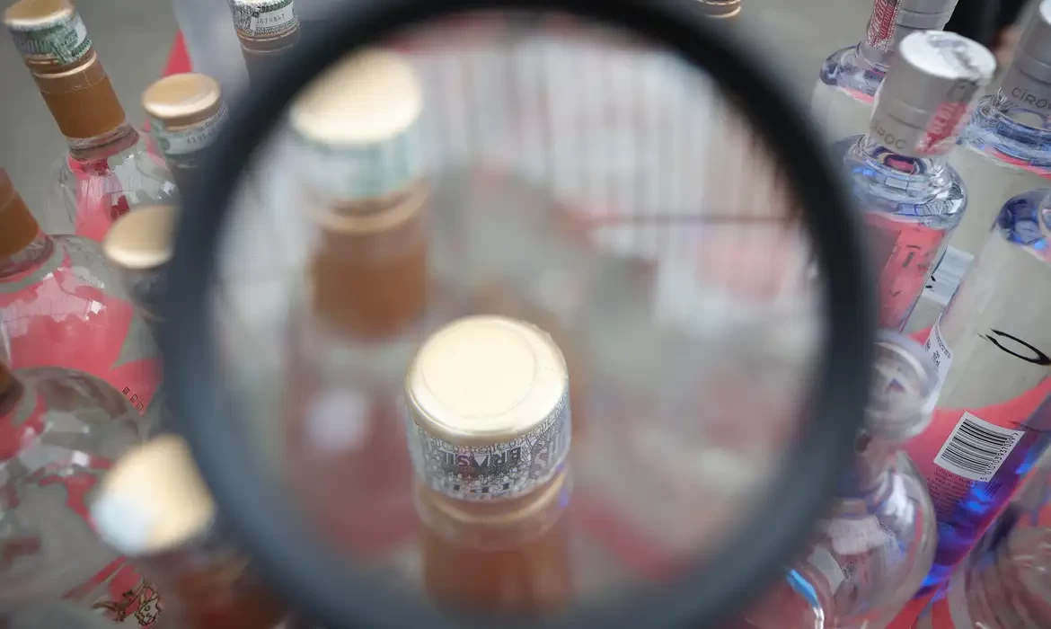 Metanol: crise completa um mês com alerta para falsificação de bebidas