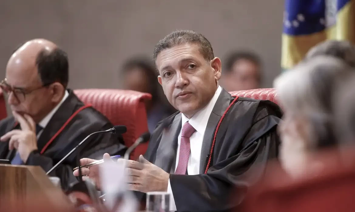 Nunes Marques vai relatar ação de Bolsonaro para anular pena