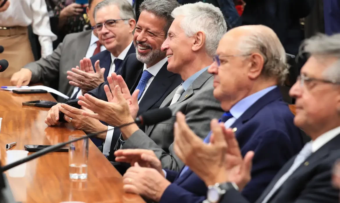 Câmara instala comissão sobre isenção do Imposto de Renda até R$ 5 mil