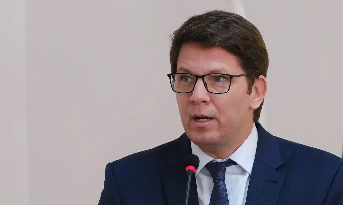 Frias nega ao STF envio de emendas para financiar filme de Bolsonaro