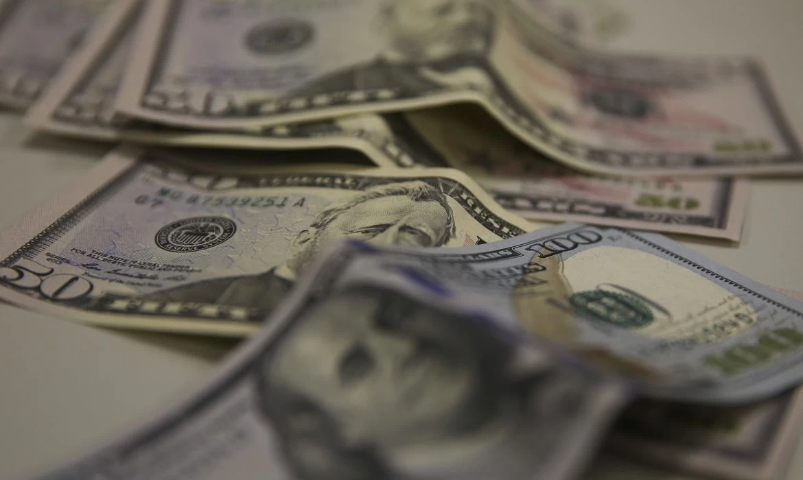 Brasil e EUA retomam negociação após tarifaços de 25% e 12,5%