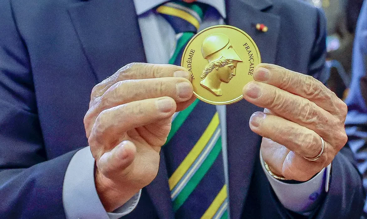 Lula é o 20º chefe de Estado homenageado pela Academia Francesa