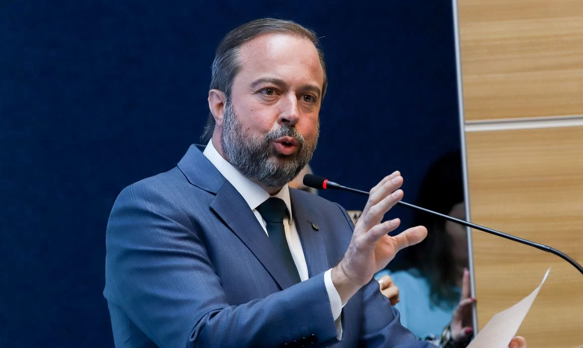 Ministro diz que não há necessidade do horário de verão