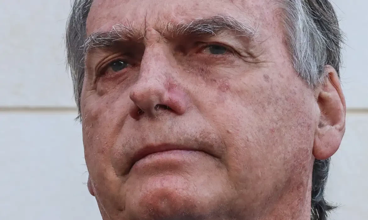 Equipe médica de Bolsonaro descarta complicações pós-cirúrgicas
