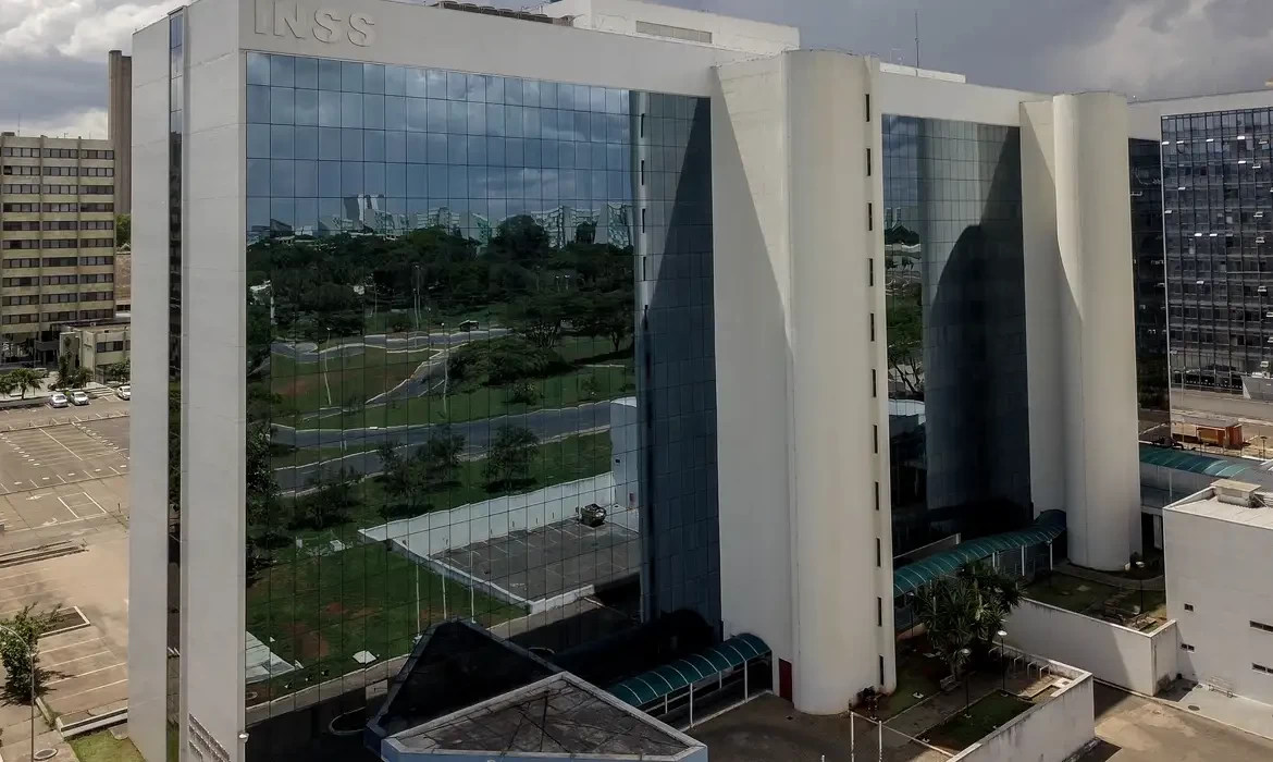 STF pede que PGR apure abuso em greve de peritos do INSS