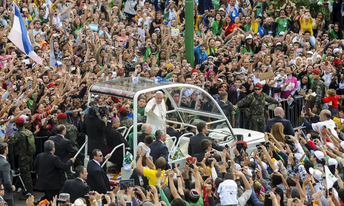 Visita do papa ao Brasil reuniu 3,7 milhões de pessoas no Rio em 2013