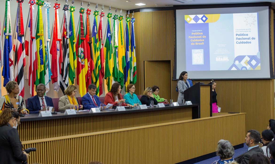 Governo avança para criação de política para cuidadores