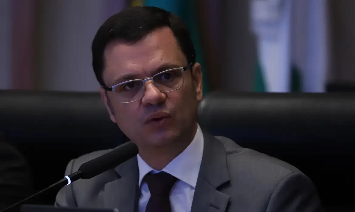 Torres admite desconhecimento técnico sobre sistema eleitoral