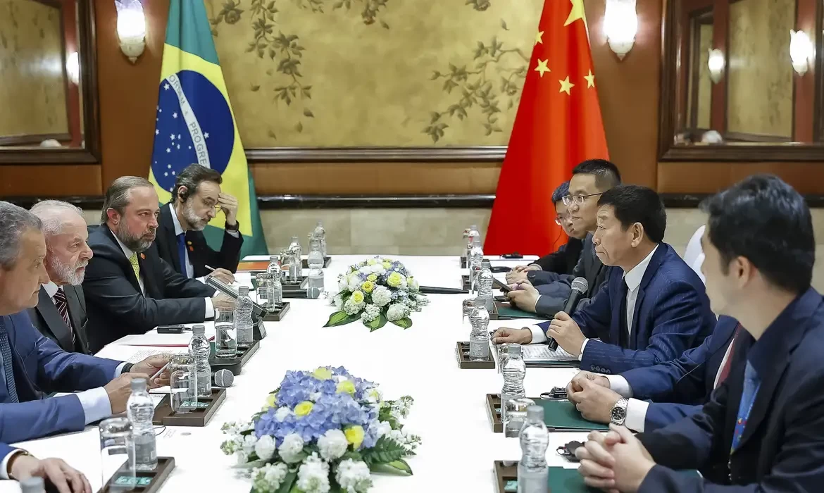 Lula se reúne com empresários chineses em Pequim