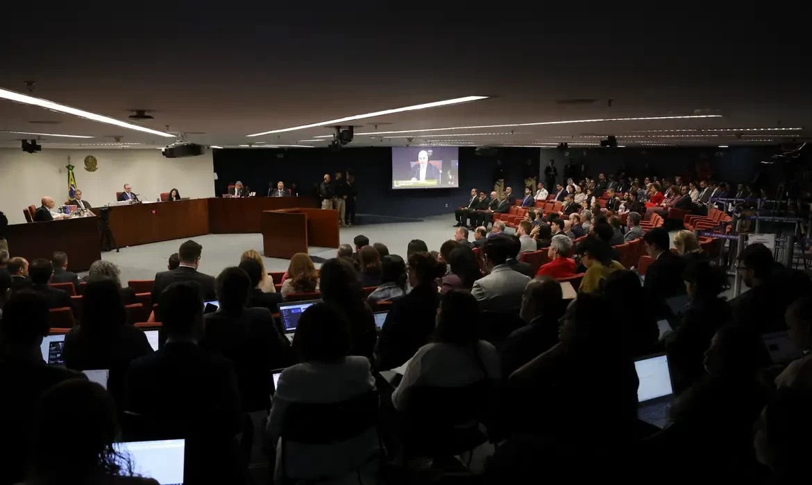 Em voto, Fux diz que ação deveria ter tramitado na primeira instância