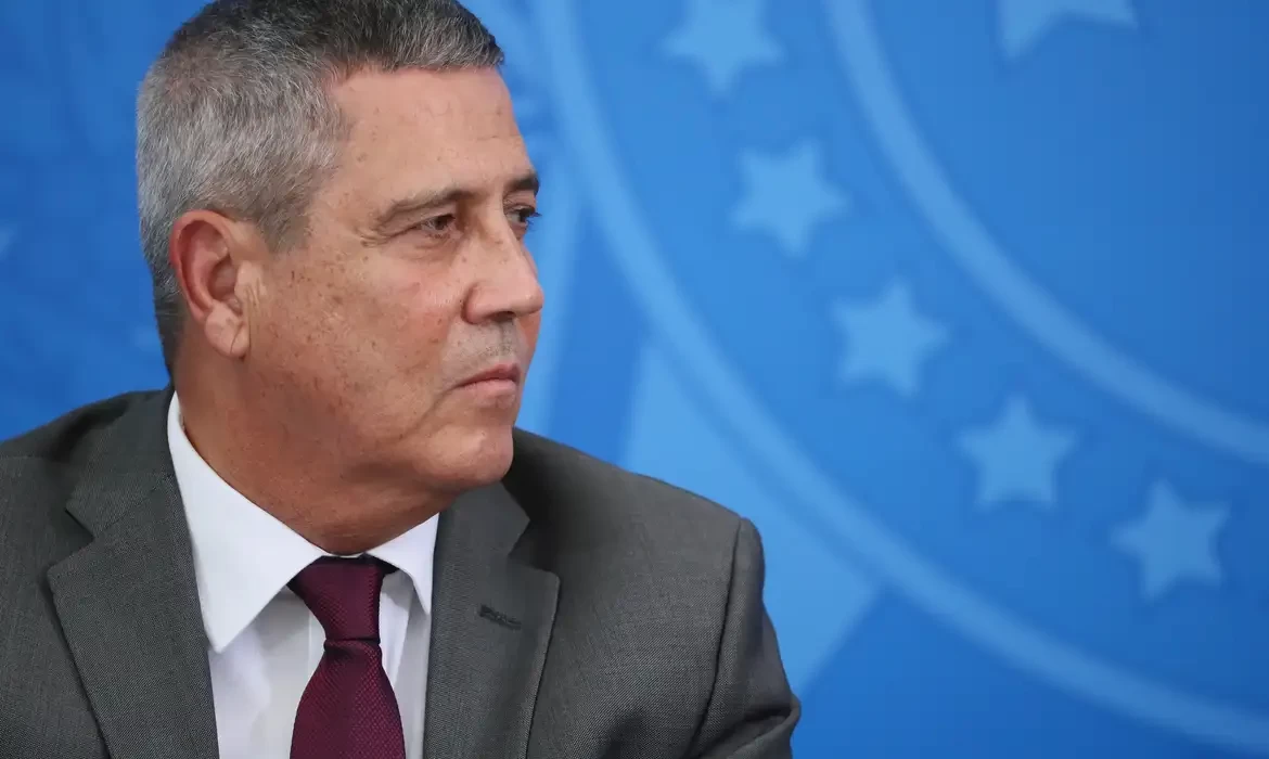 Moraes mantém prisão de Braga Netto