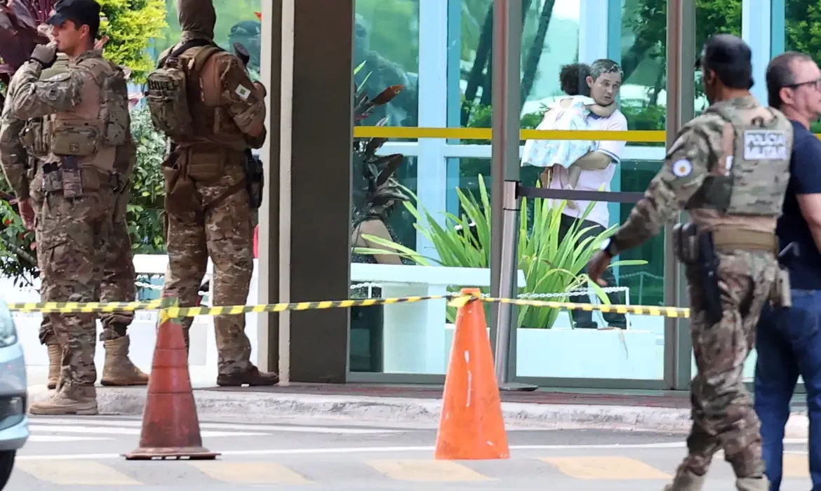 Ministério é evacuado para investigação de ameaça de bomba