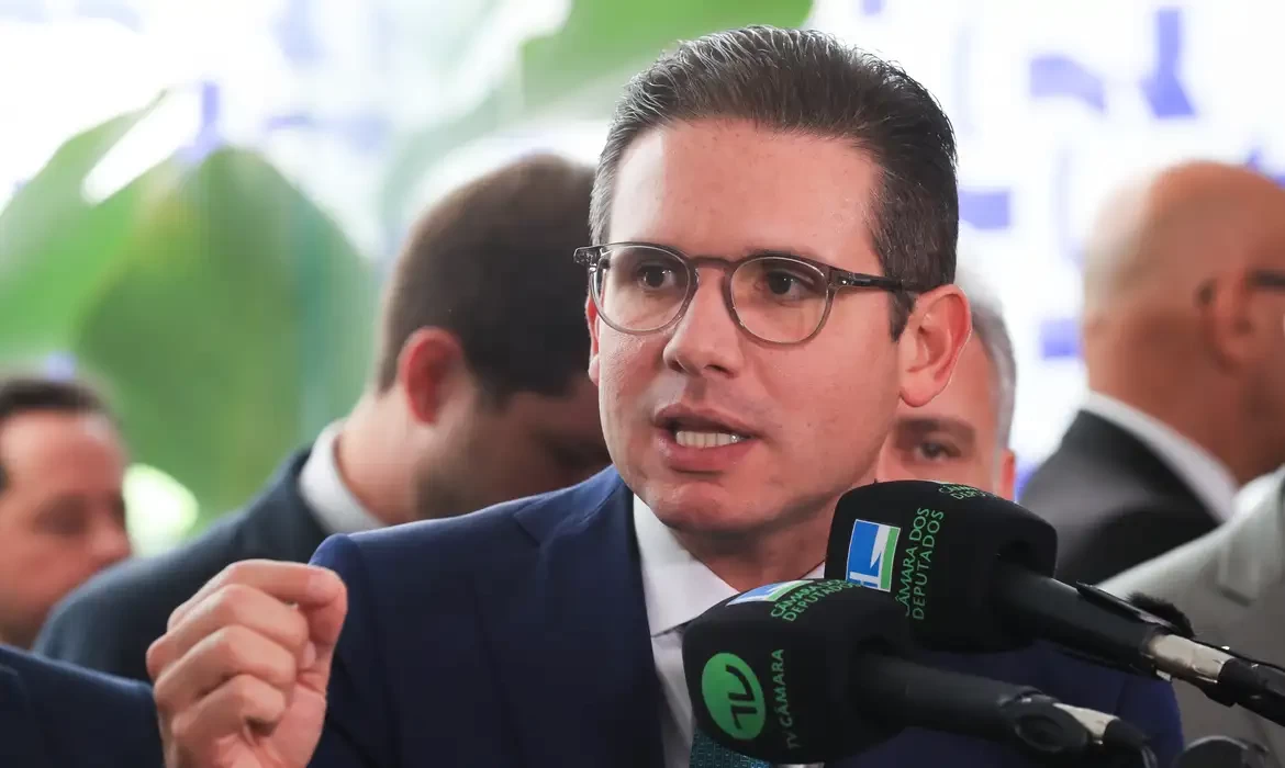 Motta diz que vai levar ao plenário perda do mandato de Carla Zambelli