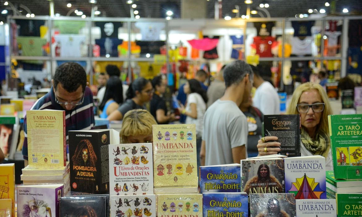 Com 600 mil visitantes, Bienal do Rio vende 5,5 milhões de livros