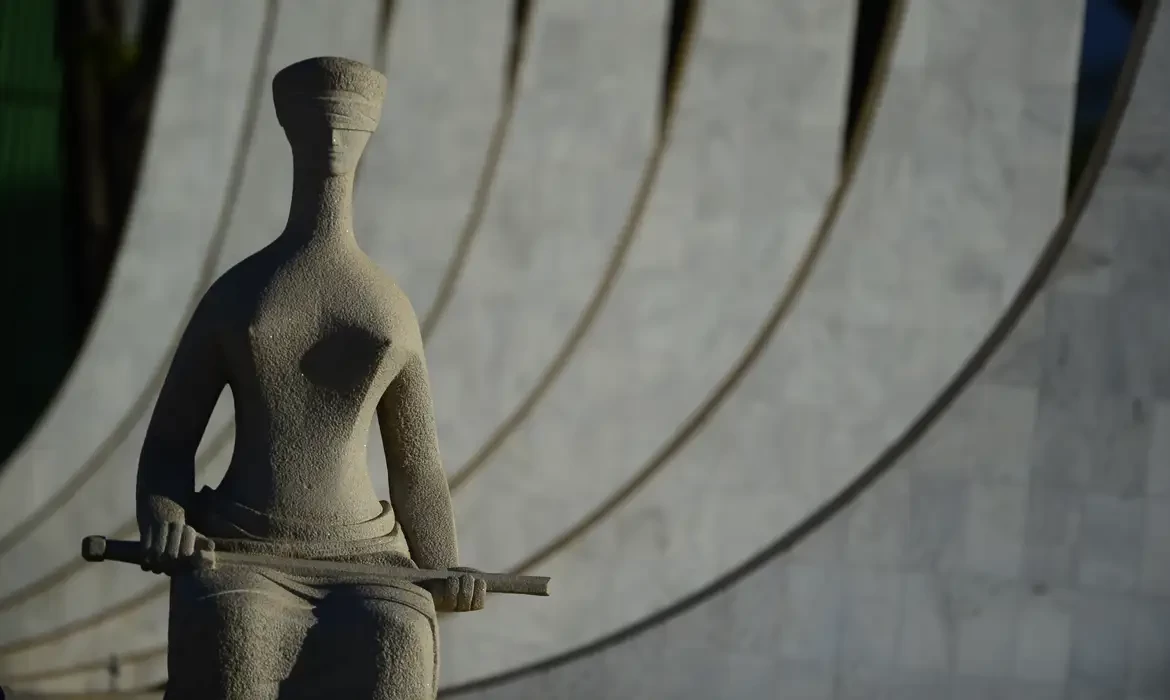 Meta confirma ao STF perfil criado com e-mail de Mauro Cid