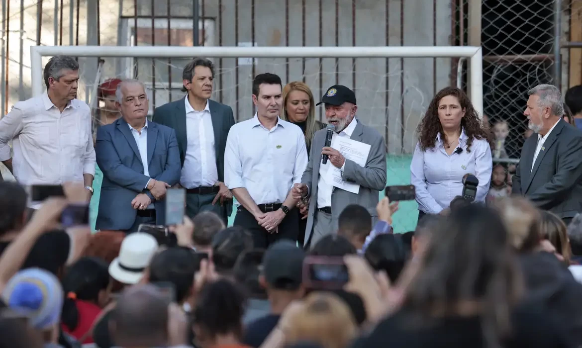Na Favela do Moinho, Lula assina acordo habitacional para moradores