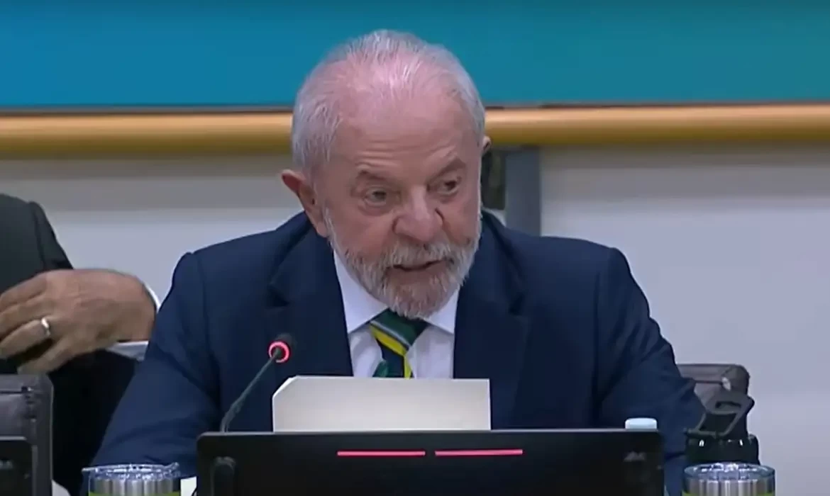 Lula diz que gestor que deixa obra parada deve ser preso