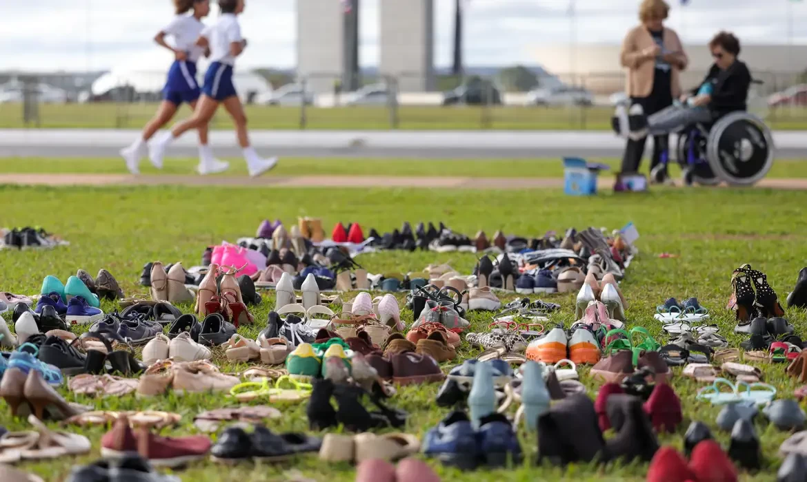 Ato na Esplanada dá voz às pessoas com encefalomielite miálgica