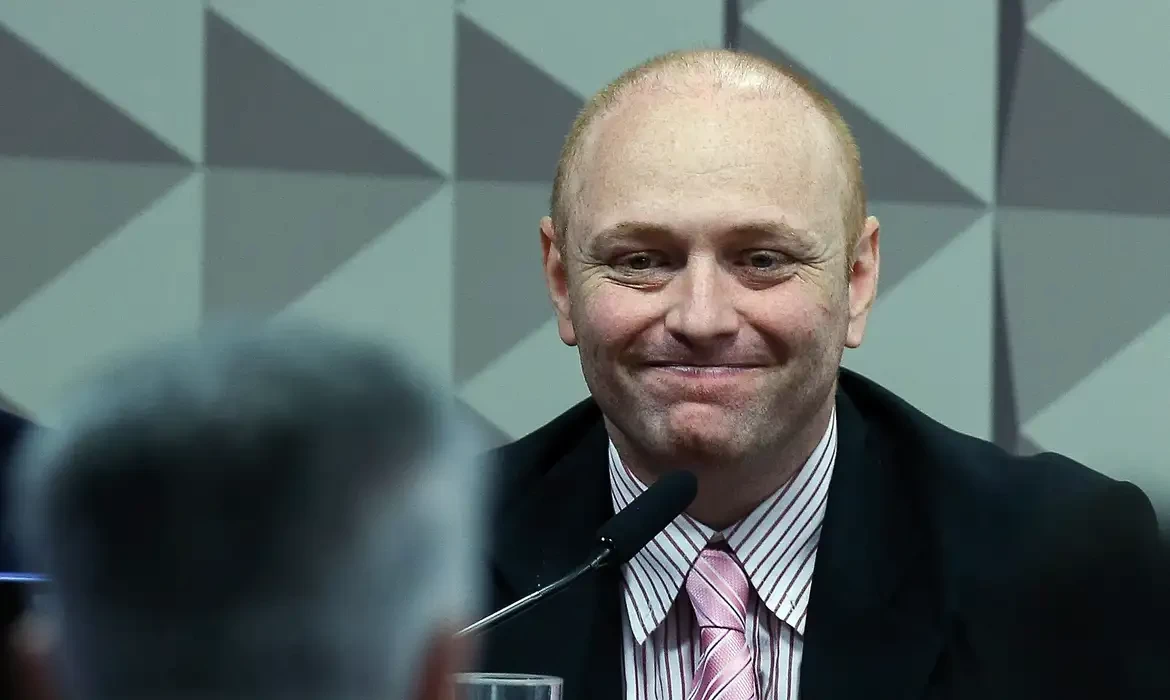 Moraes homologa redução da pena de hacker após aprovação no Enem