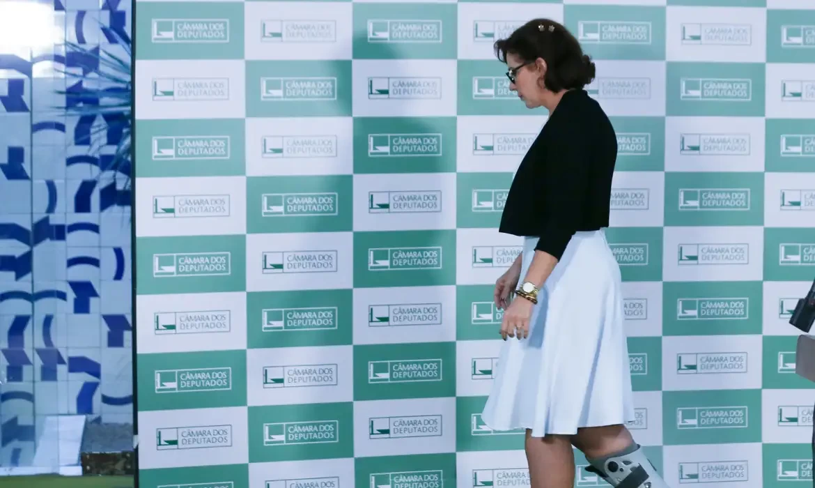 Câmara rejeita cassação da deputada Carla Zambelli