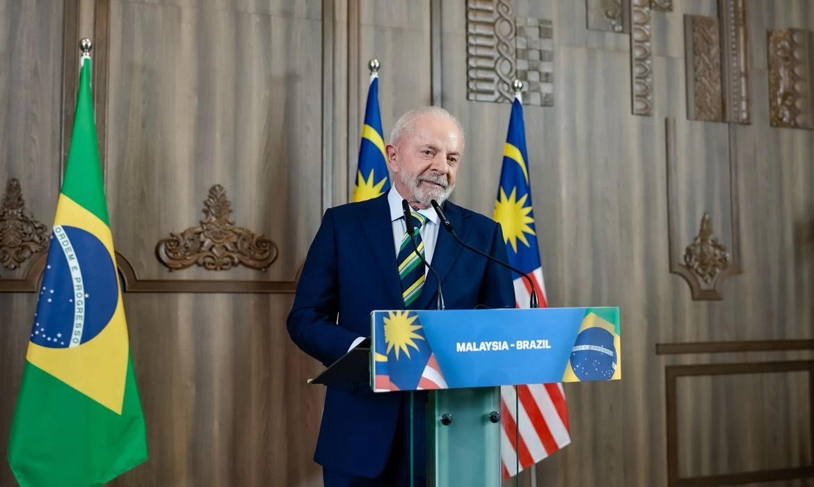 "Ele tem meu telefone e eu tenho o dele", diz Lula sobre Trump