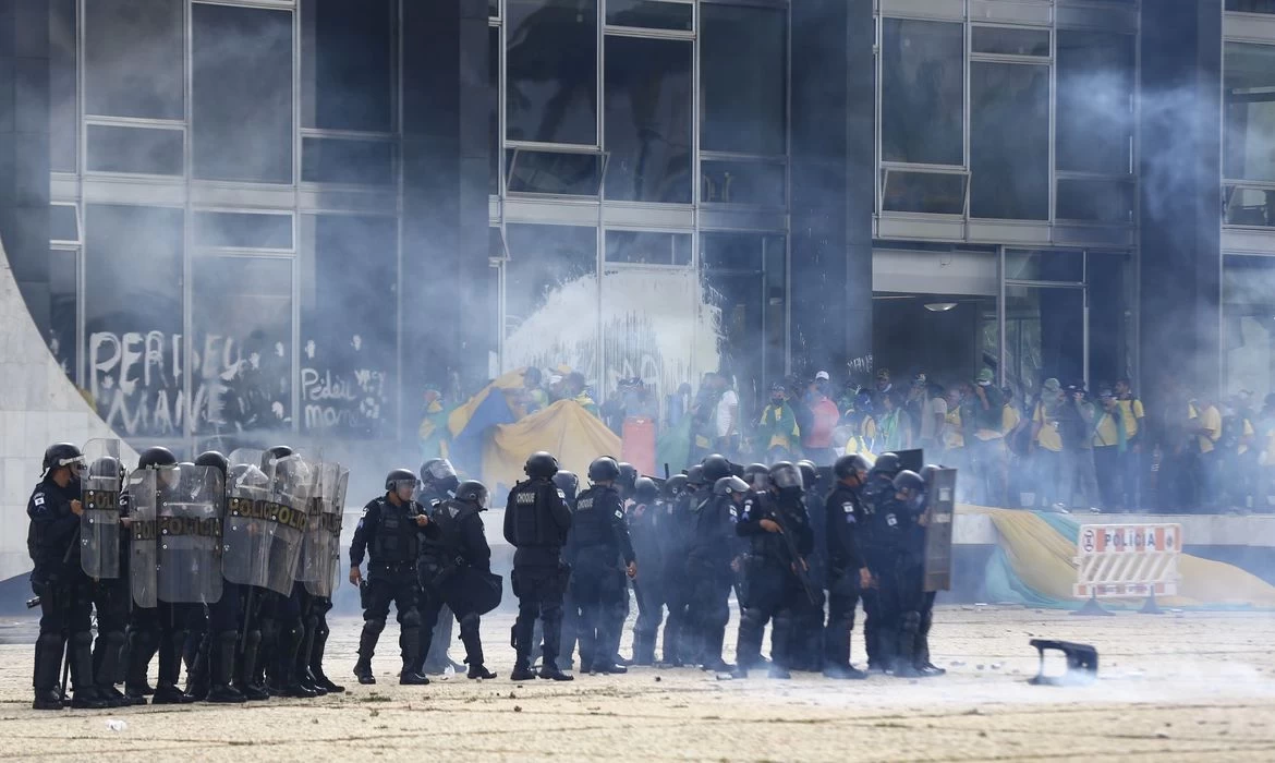Especialistas apontam intenções por trás da tentativa de golpe em 8/1