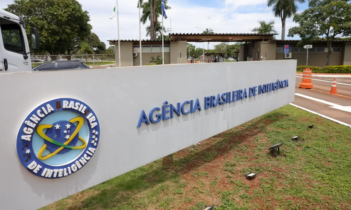 Atual e ex-diretor da Abin depõem à PF sobre suposta espionagem ilegal