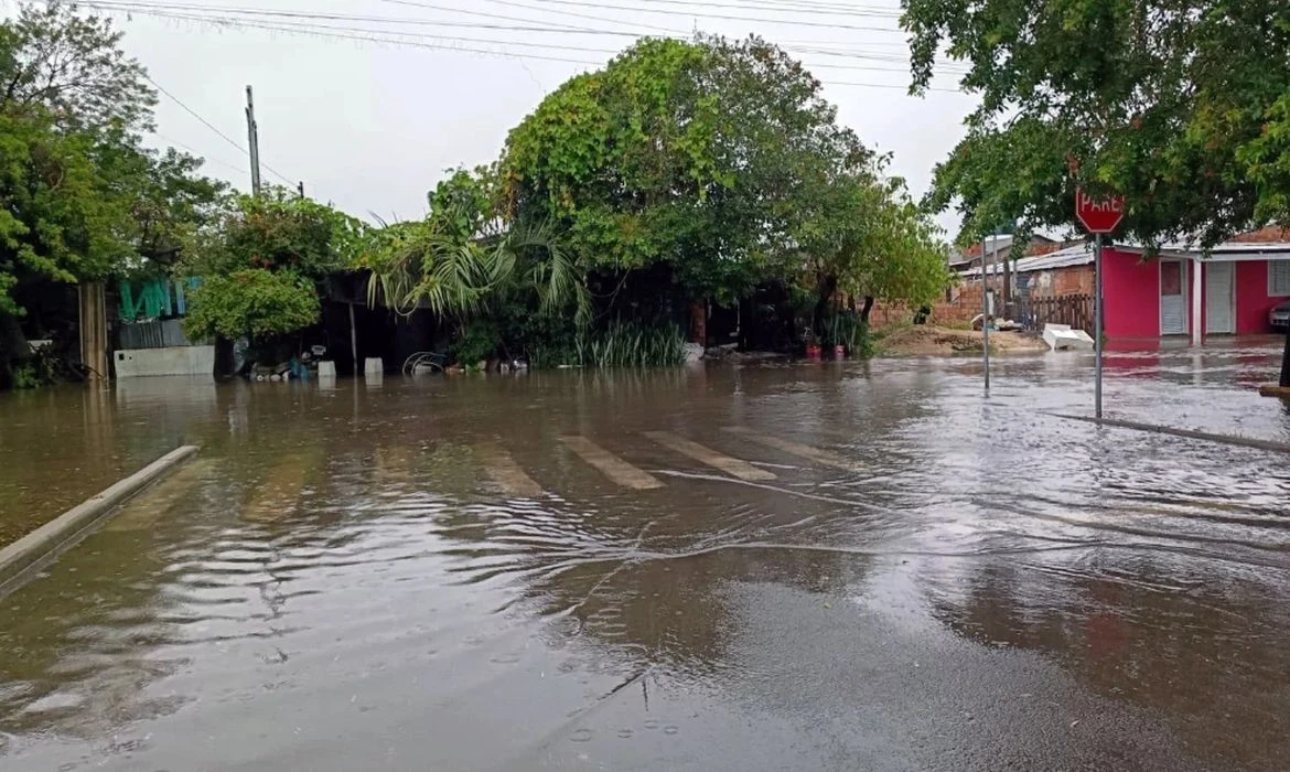 Inmet faz alerta de tempestade em São Paulo, Paraná e Minas Gerais