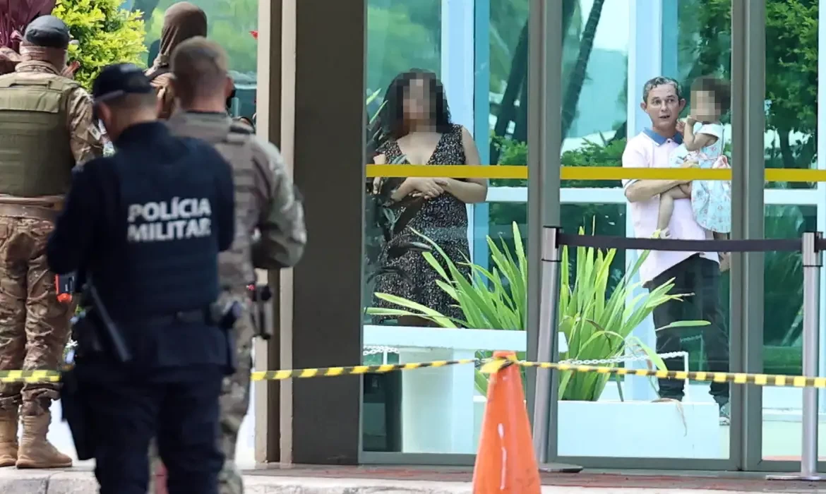 Homem é preso após portar explosivo em ministério