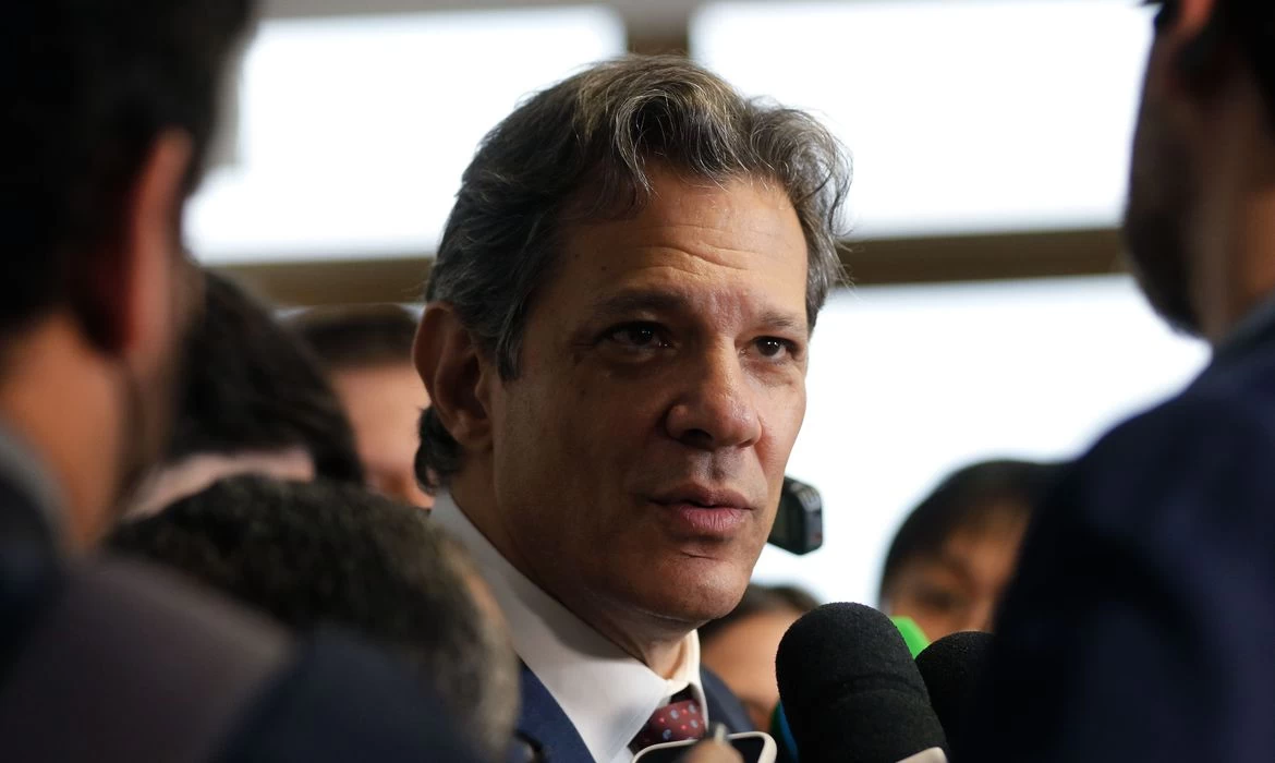“Ajuste fiscal não pode ser feito em cima do trabalhador”, diz Haddad