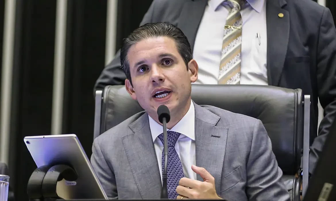 Motta defende participação de bancos no debate da isenção do IR