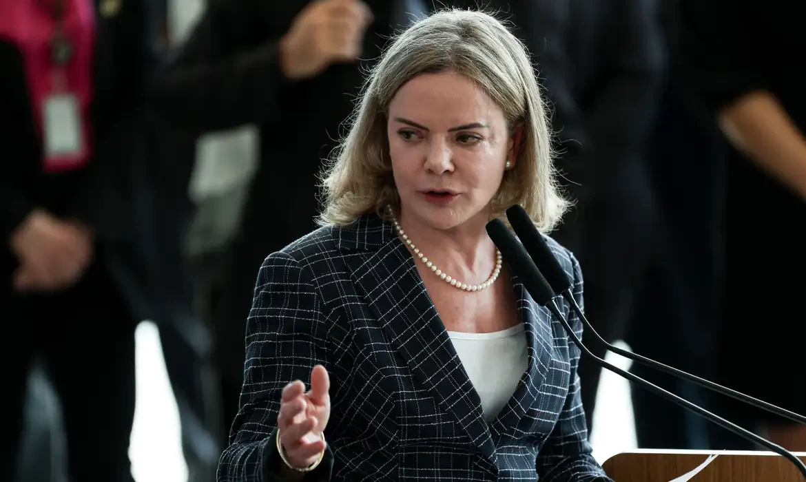 Derrite como relator do PL Antifacção contamina debate, diz Gleisi