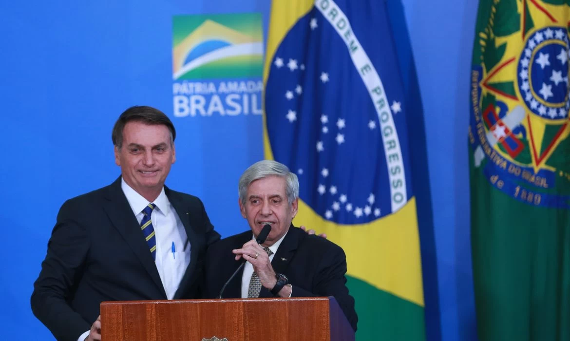 Heleno se distanciou de Bolsonaro e não sabia de golpe, diz advogado