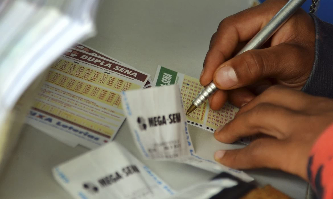 Mega-Sena acumula novamente e prêmio principal vai para R$ 45 milhões