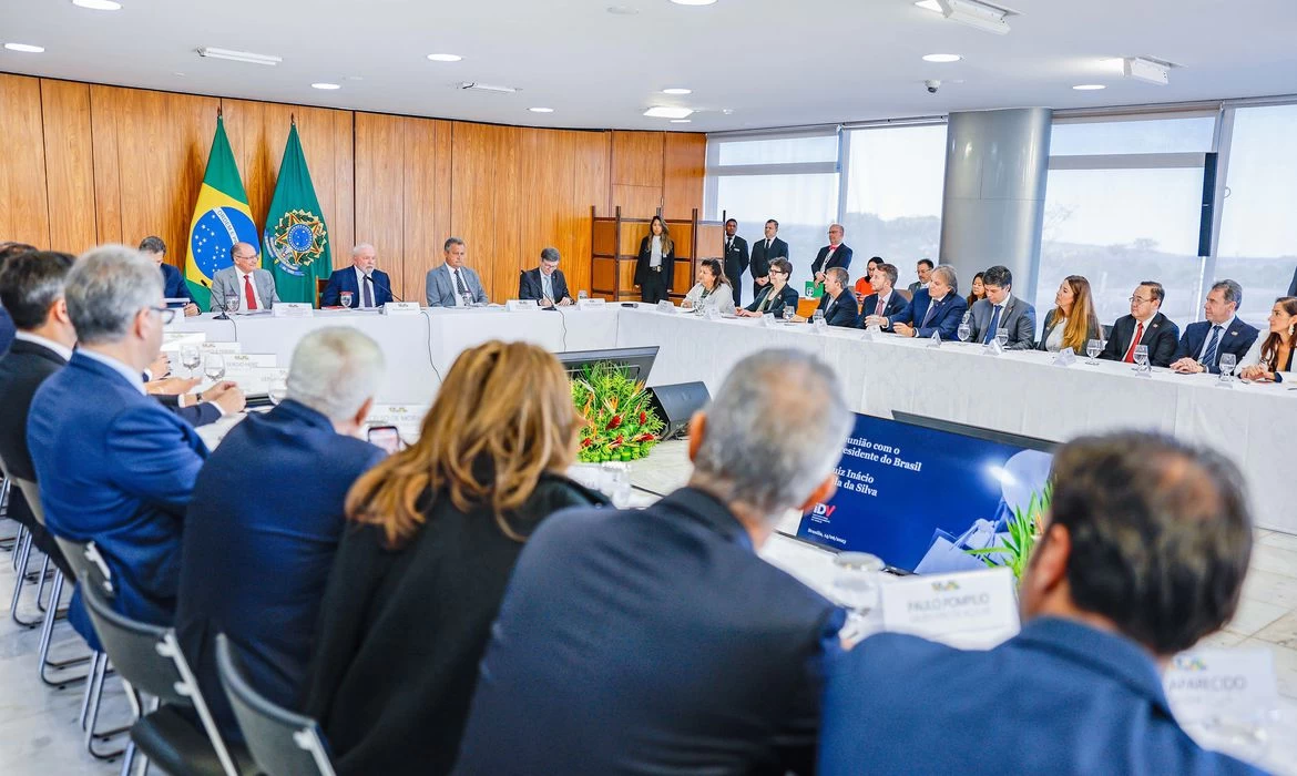 Varejistas vão ao Planalto e tratam de juros, crédito e concorrência.