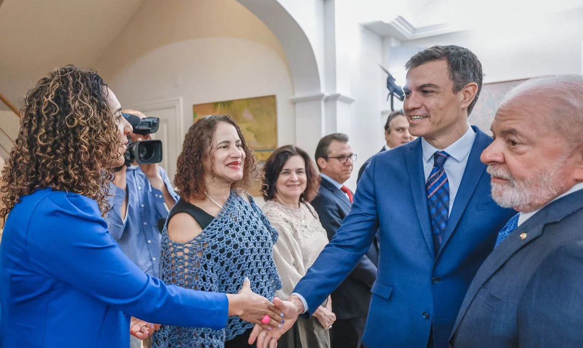 Brasil e Espanha assinam acordos em educação, trabalho e pesquisa