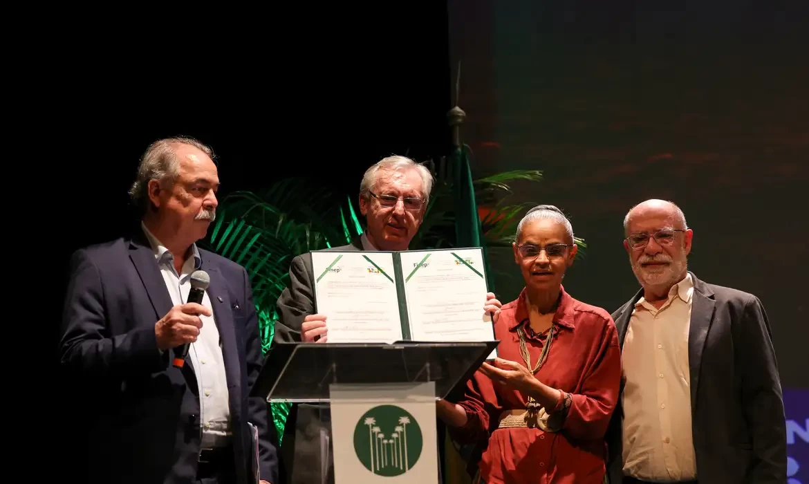 Marina diz que licenciamento ambiental sofreu "golpe de morte"